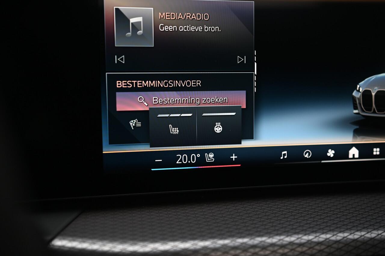 BMW i4 eDrive40 Gran Coupé M Sport / Schuif-kanteldak / Achteruitrijcamera / Comfort Access / Adaptieve LED / Active Cruise Control / Stuurverwarming