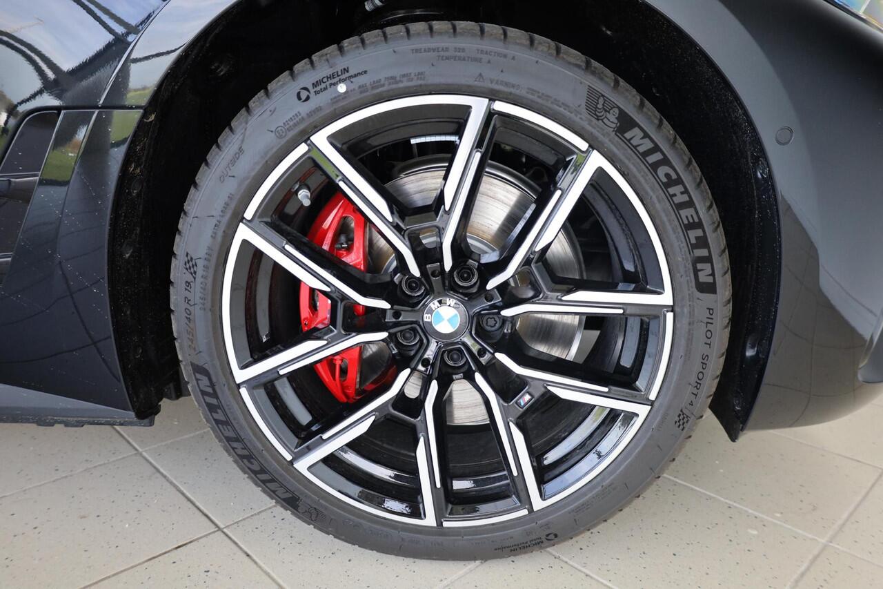 BMW i4 eDrive40 M Sportpakket Pro | Schuif-kantel dak | Active Cruise Control