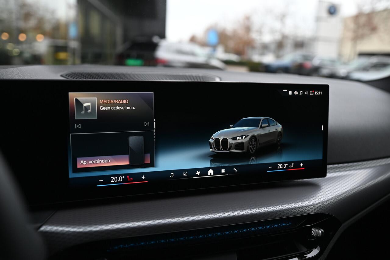 BMW i4 eDrive35 Gran Coupé M Sport / Achteruitrijcamera / Adaptieve LED / Active Cruise Control / Stoelverwarming / Live Cockpit Plus
