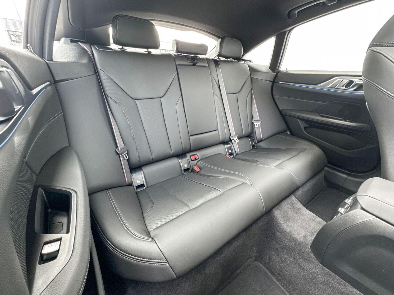 BMW i4 eDrive35 M Sport Edition M Sport Pro / Glazen Schuifdak / Adaptieve Cruise Control / Comfort Acces / Adaptieve LED koplampen / 19 Inch