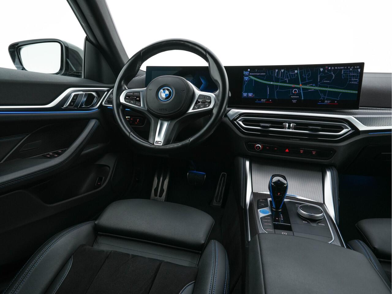 BMW i4 eDrive40 84 kWh M-Sportpack [ 3-Fase ] { SOH-95%} (INCL-BTW) *LEATHER-ALCANTARA | FULL-LED | ADAPTIVE-CRUISE | WIDE-SCREEN-DIGI-COCKPIT | DAB+ | CAMERA | AMBIENT-LIGHT | CARPLAY | SPORT-SEATS | PRIVACY-GLASS | TOWBAR | 18''ALU*