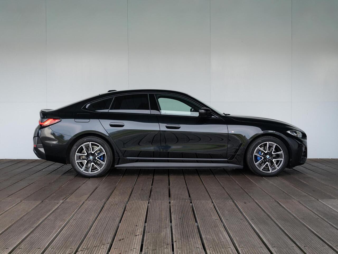 BMW i4 eDrive40 M Sport | Achteruitrijcamera | Stoelverwarming | Active Cruise Control | 18'' | Trekhaak