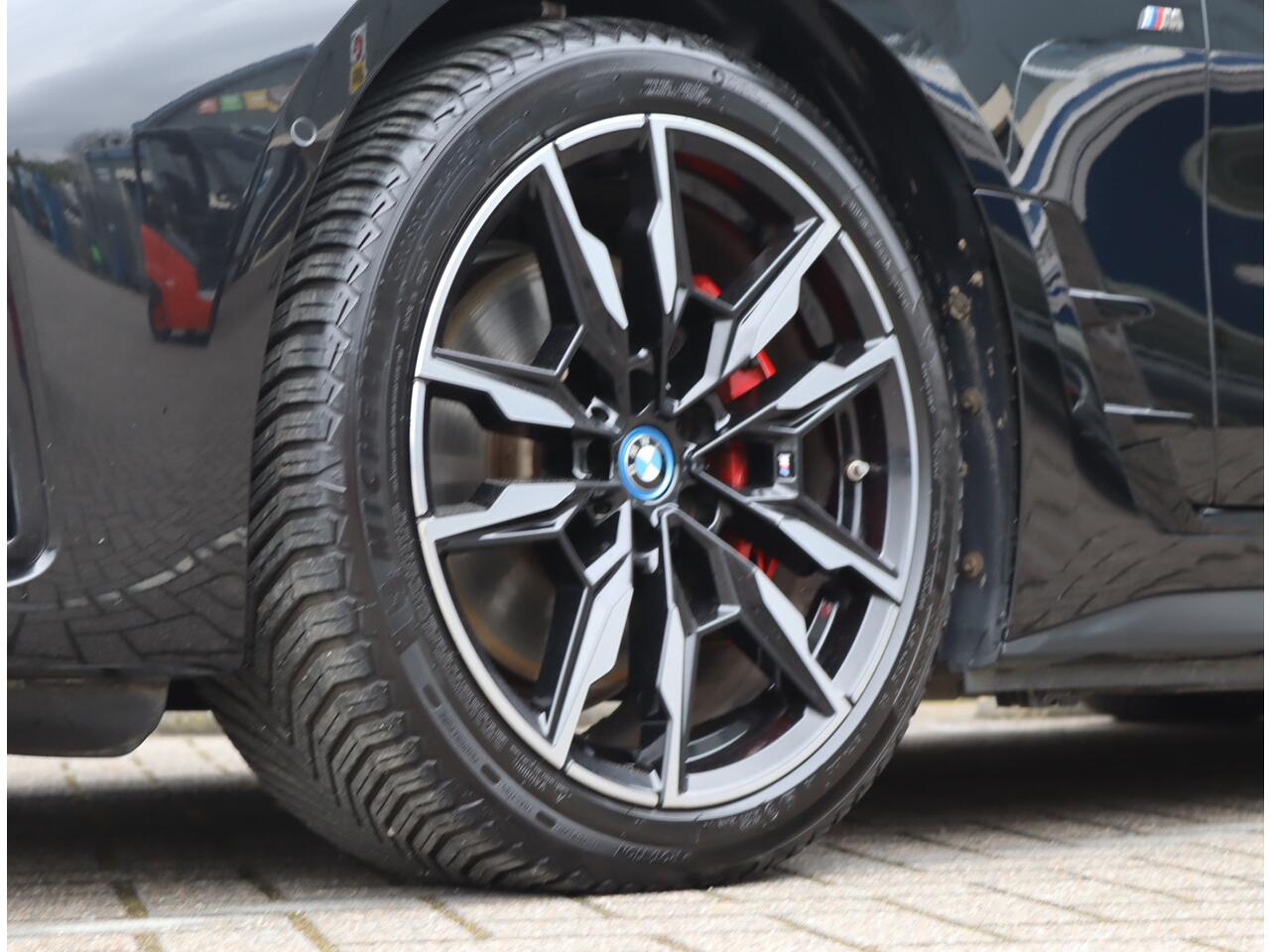 BMW i4 M50 84 kWh | H&K | Pano | Trekhaak | Leder | Head-Up | 95% SOH