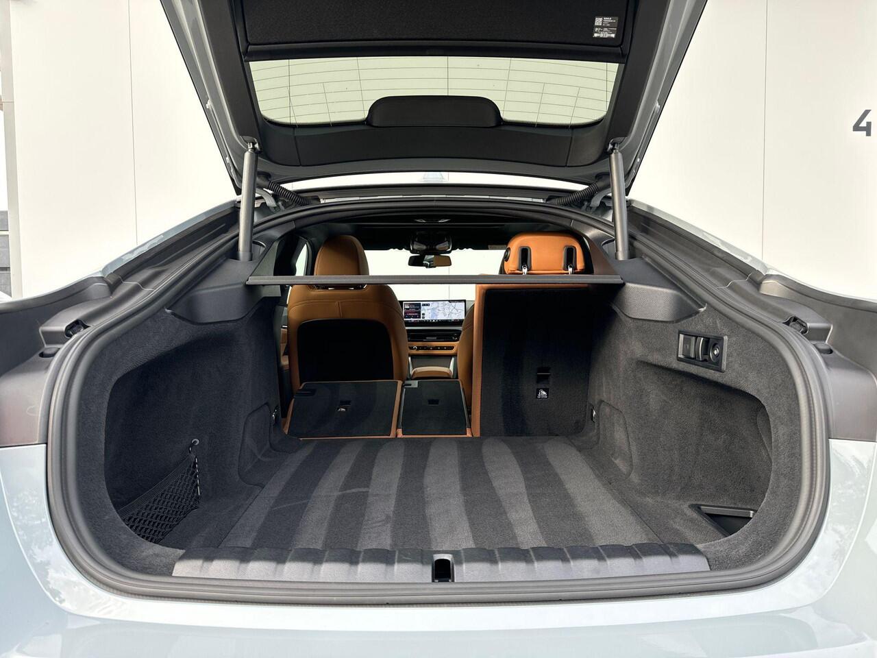 BMW i4 xDrive40 M-Sport Pro Stuurwielrand Verwarming / Comfort Acces / Electrische Zwenkhaak / Getinte Ramen Achter / Binnen & Buitenspiegel Automatisch Dimmend / Adaptieve Led Koplampen / Driving Prof / Hifi