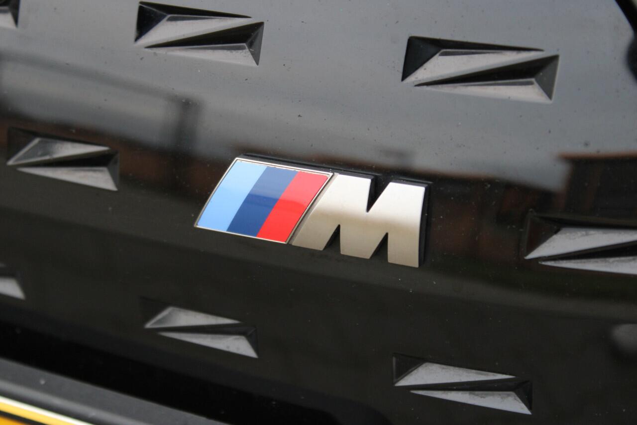 BMW i4 M50 High Executive 84 kWh | Incl. 12 maanden garantie | Assisted driving | Climate control | 360° camera | Uitklapbare trekhaak | Stoel/stuurverwarming | Head-up display | Schuif/kantel dak |