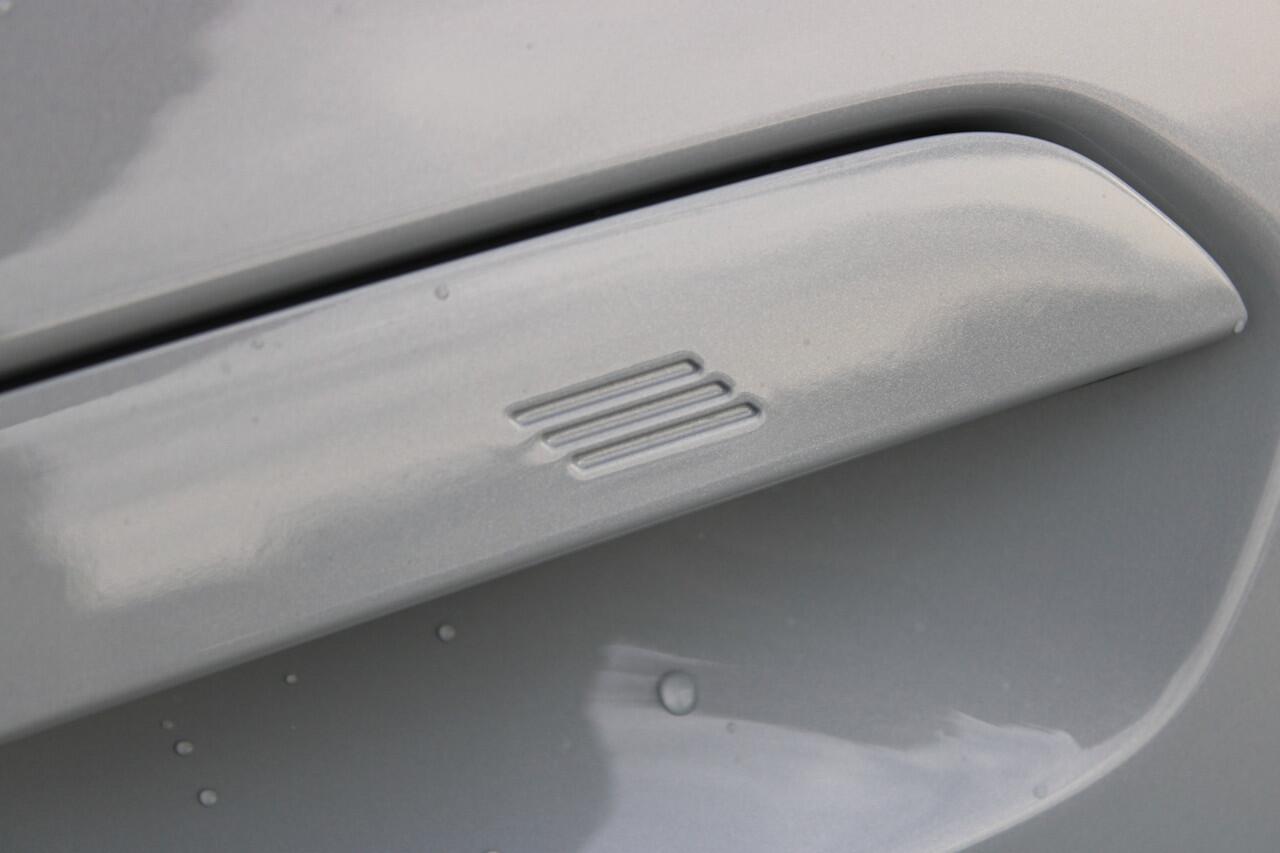 BMW i4 eDrive40 M Sport / Schuif-kanteldak / Achteruitrijcamera / Comfort Access / Adaptieve LED / Stoelverwarming / Widescreen Display