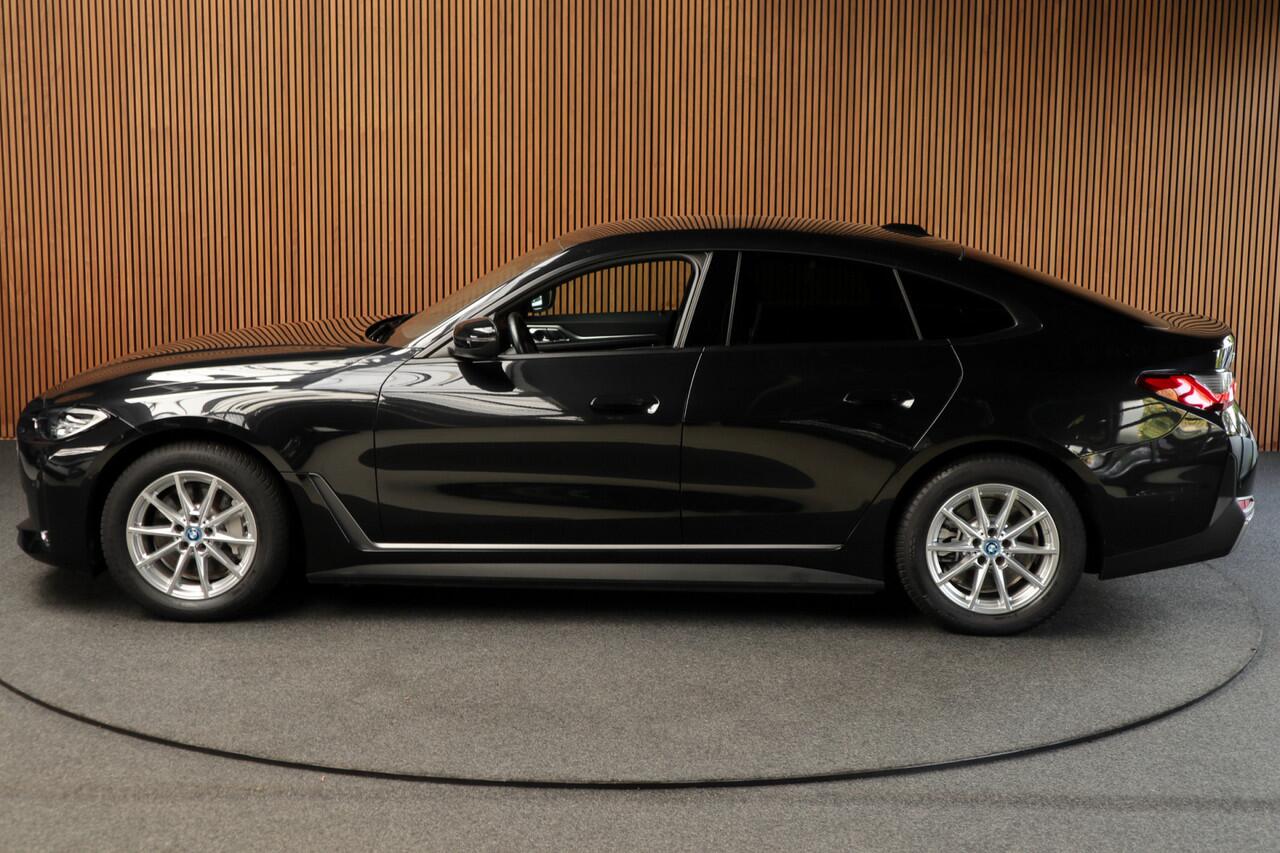 BMW i4 eDrive40 84 kWh M-pakket Navi Leer Elektr. achterklep 360° Camera Co-pilot Climate voor & achter Zwarte hemelbekleding PDC LM velgen BTW auto
