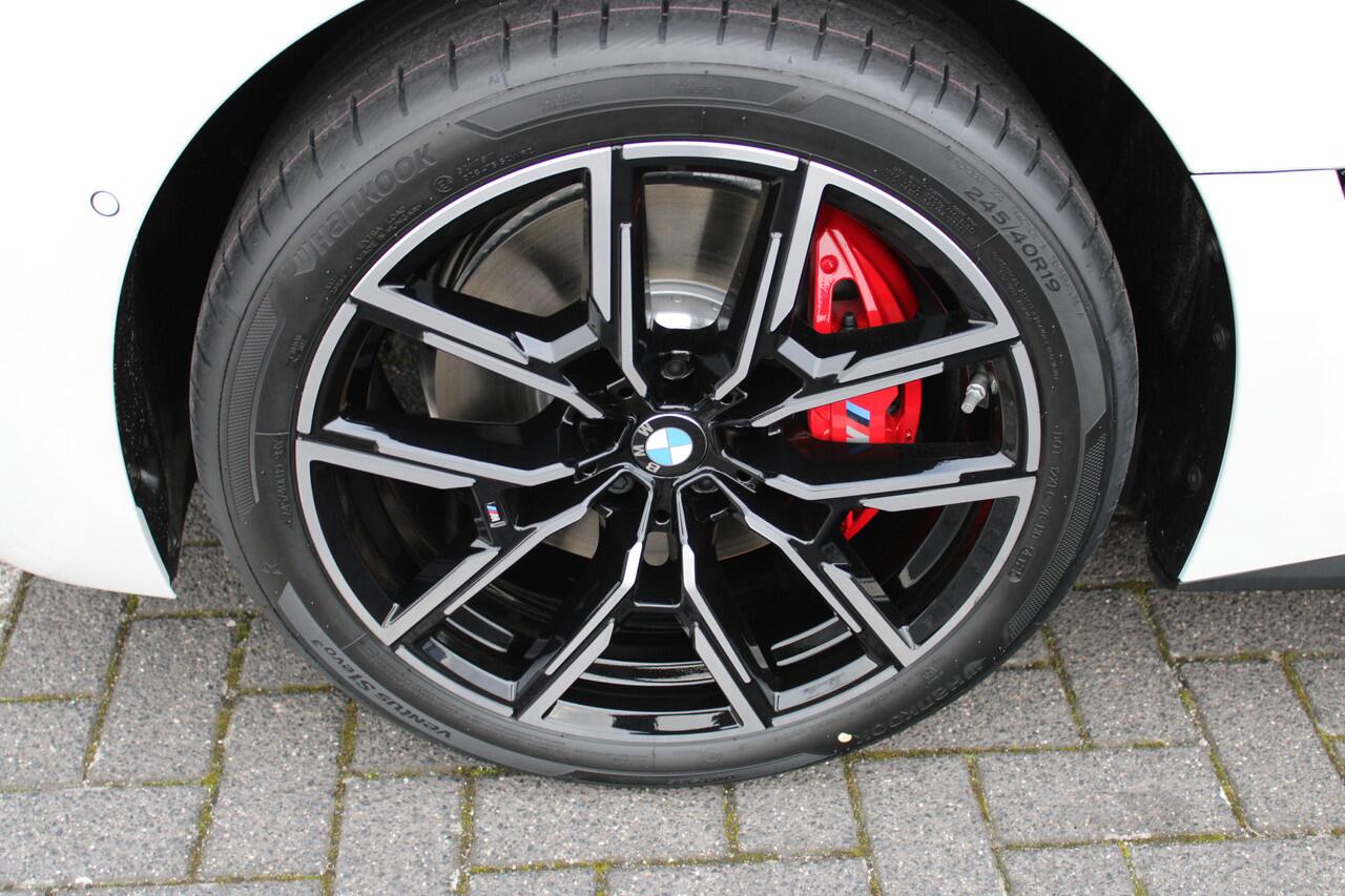 BMW i4 eDrive35 Gran Coupé M Sport / Adaptieve LED / Comfort Access / Achteruitrijcamera / Active Cruise Control / Stoelverwarming