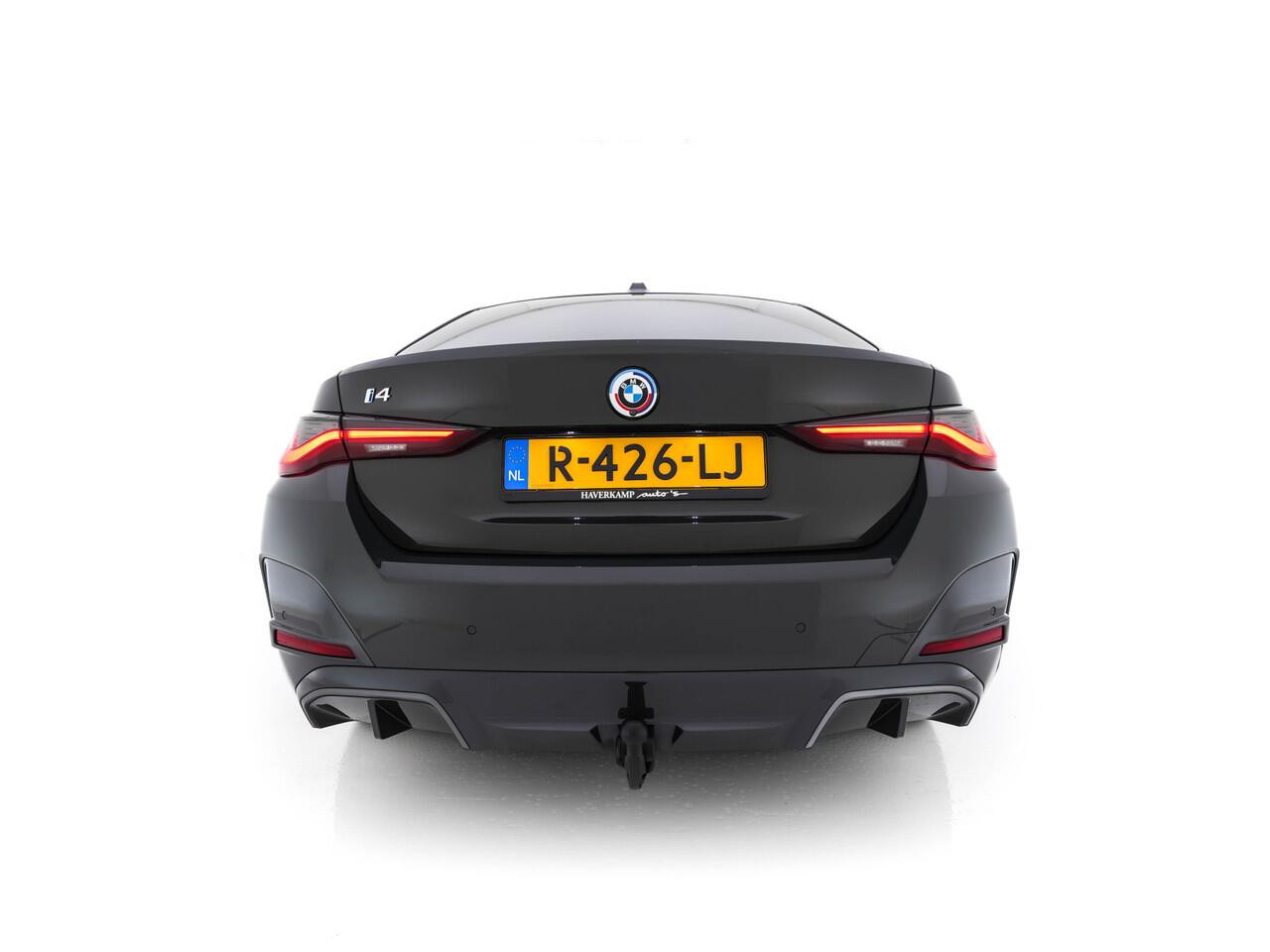 BMW i4 eDrive40 84 kWh M-Sportpack [ 3-Fase ] { SOH-95%} (INCL-BTW) *LEATHER-ALCANTARA | FULL-LED | ADAPTIVE-CRUISE | WIDE-SCREEN-DIGI-COCKPIT | DAB+ | CAMERA | AMBIENT-LIGHT | CARPLAY | SPORT-SEATS | PRIVACY-GLASS | TOWBAR | 18''ALU*