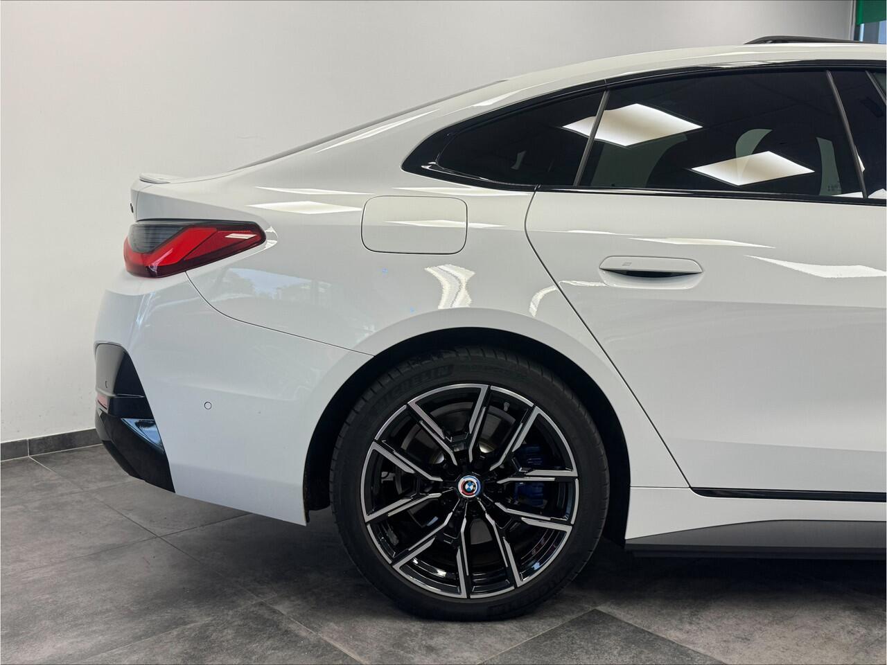 BMW i4 M50 High Executive 84 kWh ACC 360 Camera schuifkanteldak H&K 544PK NL Auto