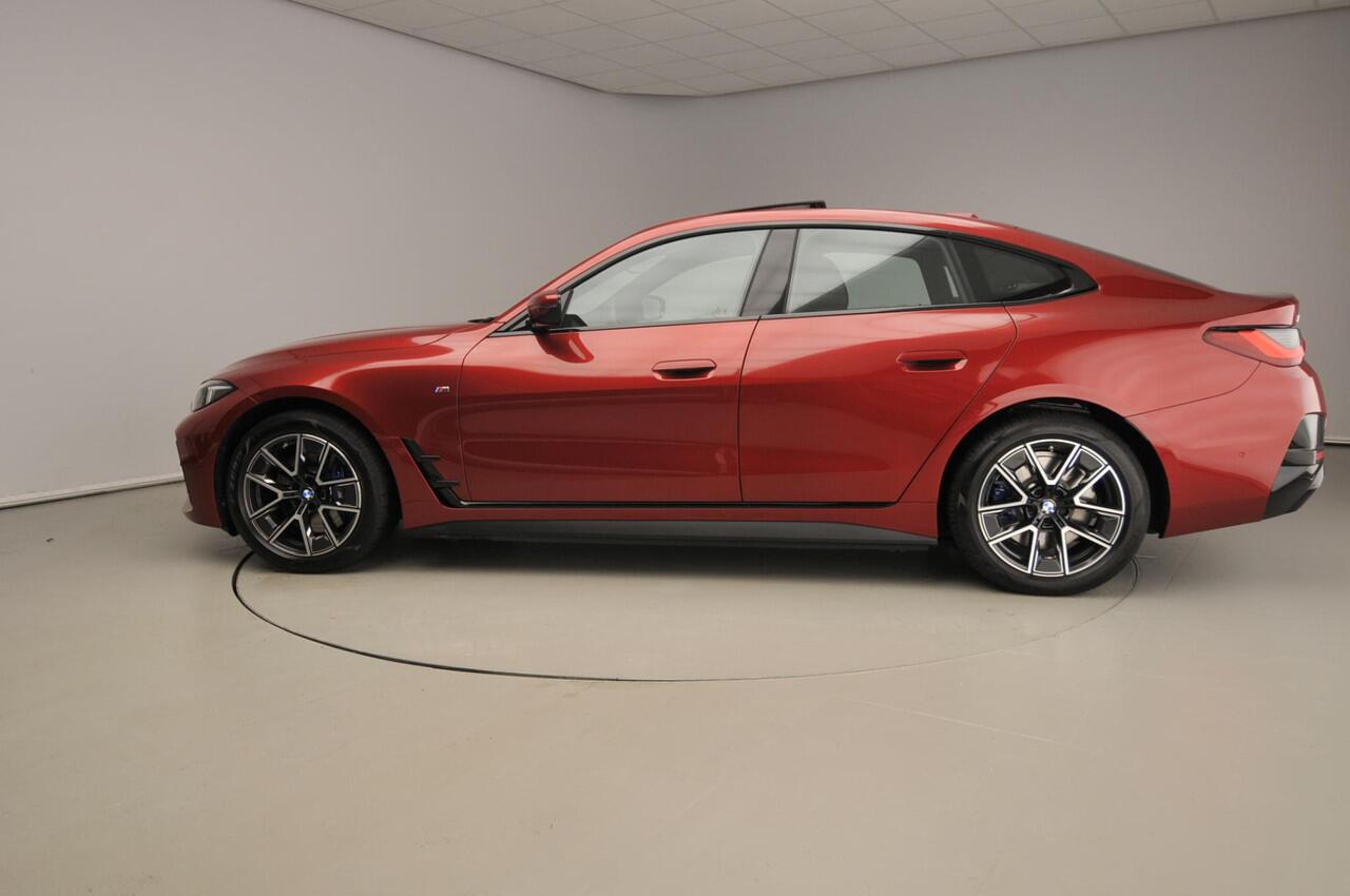 BMW i4 Gran Coupe eDrive35 | M-Sportpakket | LED | Leder | Navigatie | Schuifdak | Trekhaak | Sportstoelen | DAB | Alu 18 inch