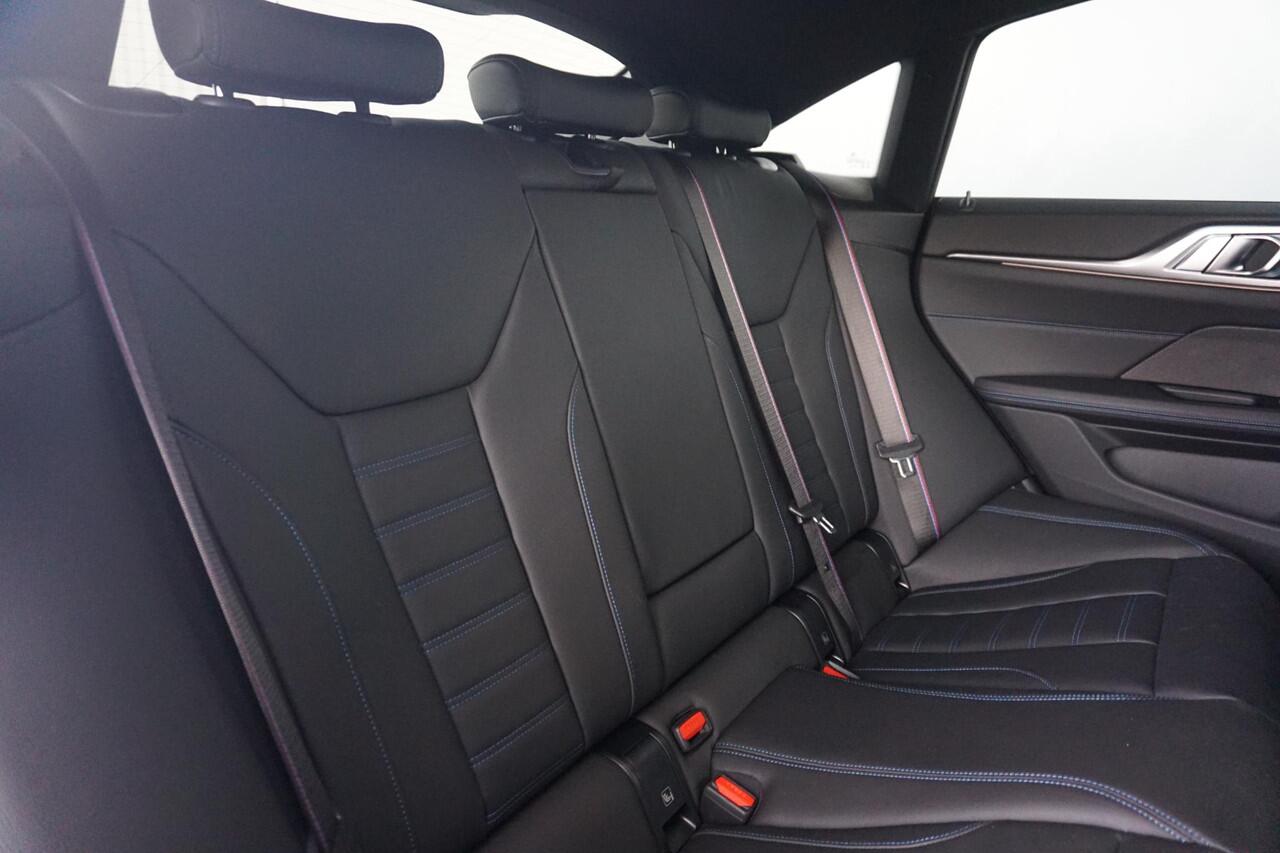 BMW i4 eDrive35 M Sportpakket Pro 20'' / Glazen schuif-/kanteldak / Harman Kardon / Stuurwielrand verwarmd