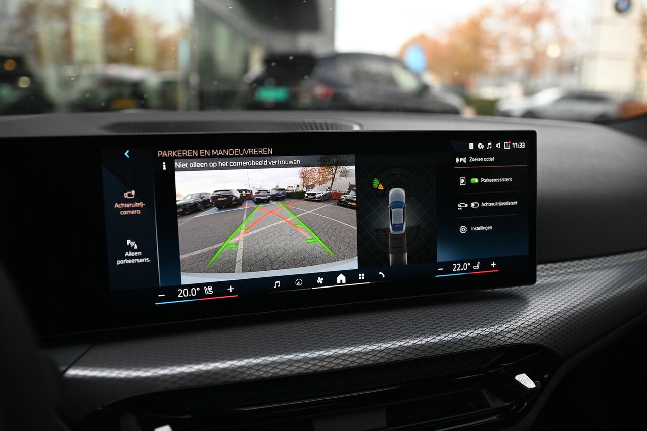 BMW i4 eDrive40 Gran Coupé M Sport / Schuif-kanteldak / Achteruitrijcamera / Comfort Access / Adaptieve LED / Active Cruise Control / Stuurverwarming