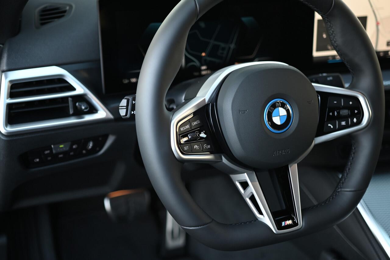 BMW i4 eDrive35 Gran Coupé M Sport / Active Cruise Control / Comfort Access / Parking Assistant / Stoelverwarming / Widescreen Display / Live Cockpit Plus