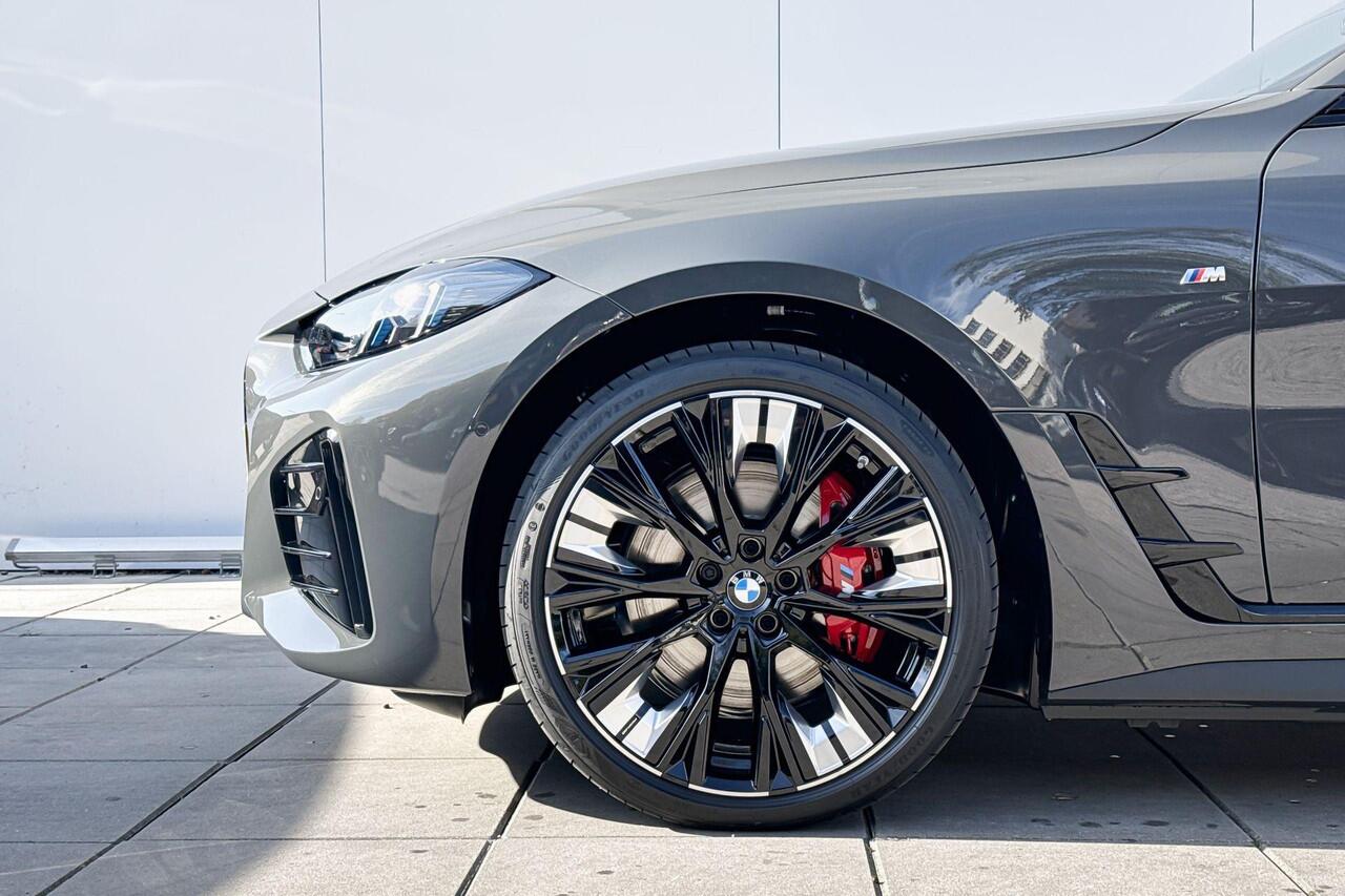 BMW i4 eDrive40 M Sport Edition Head Up Display / Driving Assistant / Comfort Access / Adaptieve LED lampen / Glazen dak / Parking Assistant Plus