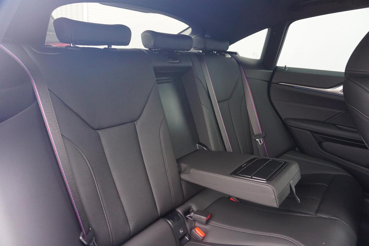 BMW i4 eDrive35 M sportpakket Pro Schuif-/kanteldak / Comfort Access / Active Cruise Control / Stuur-stoelverwarming / Ekris Selection