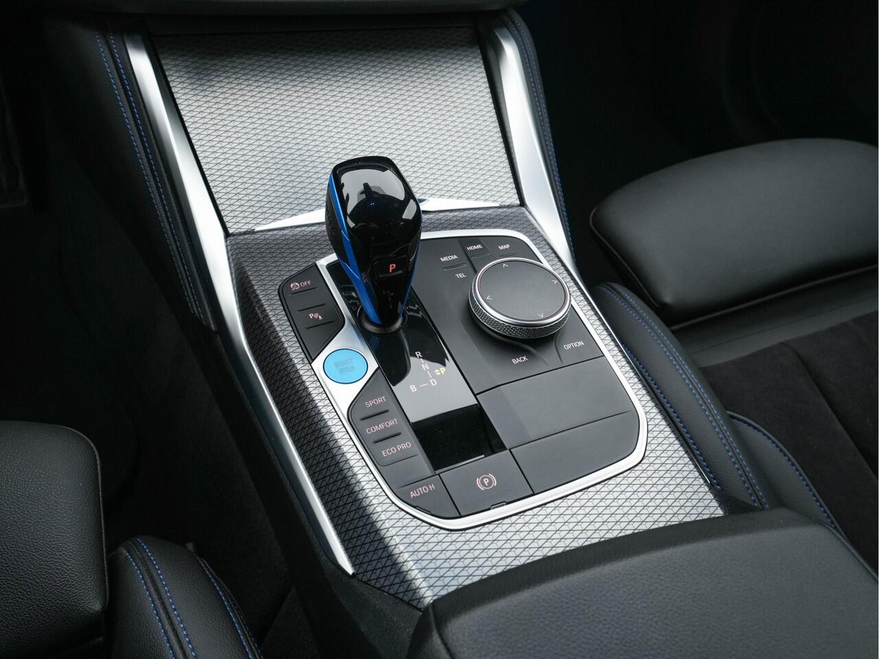 BMW i4 eDrive40 84 kWh M-Sportpack [ 3-Fase ] { SOH-95%} (INCL-BTW) *LEATHER-ALCANTARA | FULL-LED | ADAPTIVE-CRUISE | WIDE-SCREEN-DIGI-COCKPIT | DAB+ | CAMERA | AMBIENT-LIGHT | CARPLAY | SPORT-SEATS | PRIVACY-GLASS | TOWBAR | 18''ALU*