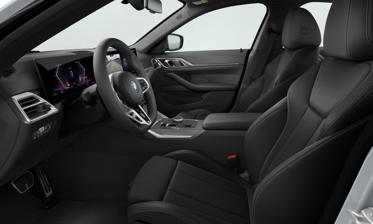 BMW i4 eDrive35 M Sport Edition 70 kWh | 18 Inch | M-Sportpakket | Comfort Pack | Panoramadak | Trekhaak