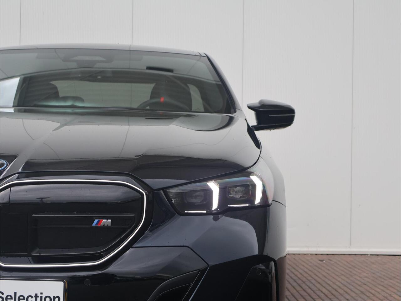 BMW i5 M60 xDrive 84 kWh M-Sportpakket Pro/ Bowers & Wilkins/ Comfort Acces/ Driving Assistant Professional/ 21" LMV/ Stoelventilatie/ Panoramadak