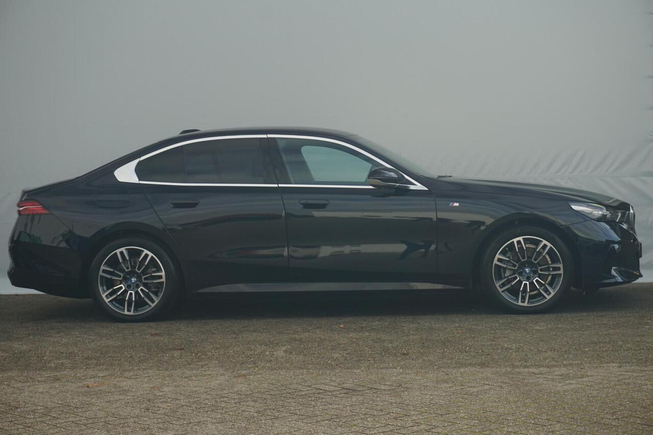 BMW i5 Sedan eDrive40 M Sportpakket 19'' / Panoramadak / Harman Kardon / Stoelventilatie / Trekhaak