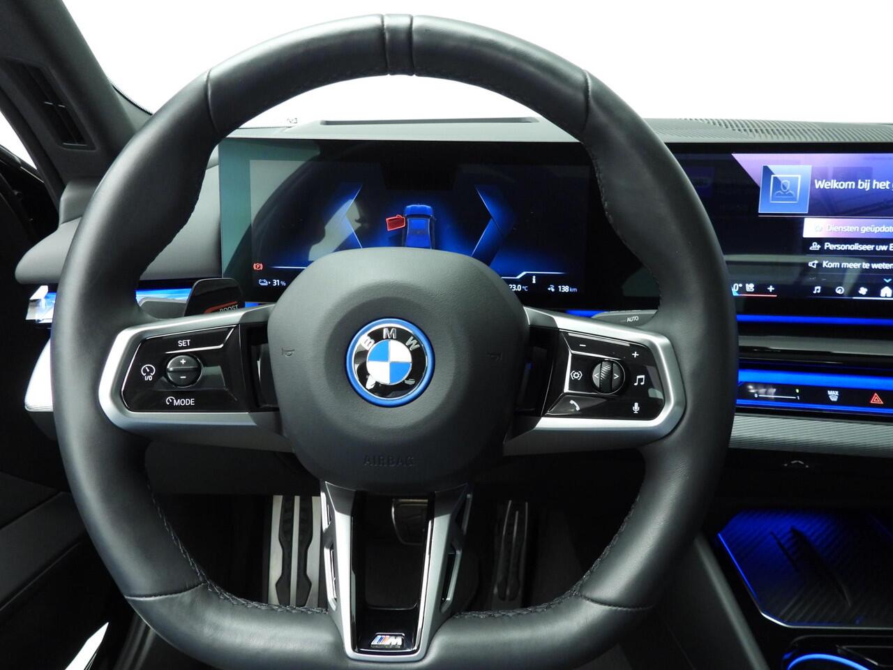 BMW i5 Sedan eDrive40 | M-Sportpakket | LED | Leder | HUD | Schuifdak | Trekhaak | Comfortzetels | Active cruise | DAB | Harman-kardon sound | Alu 20 inch