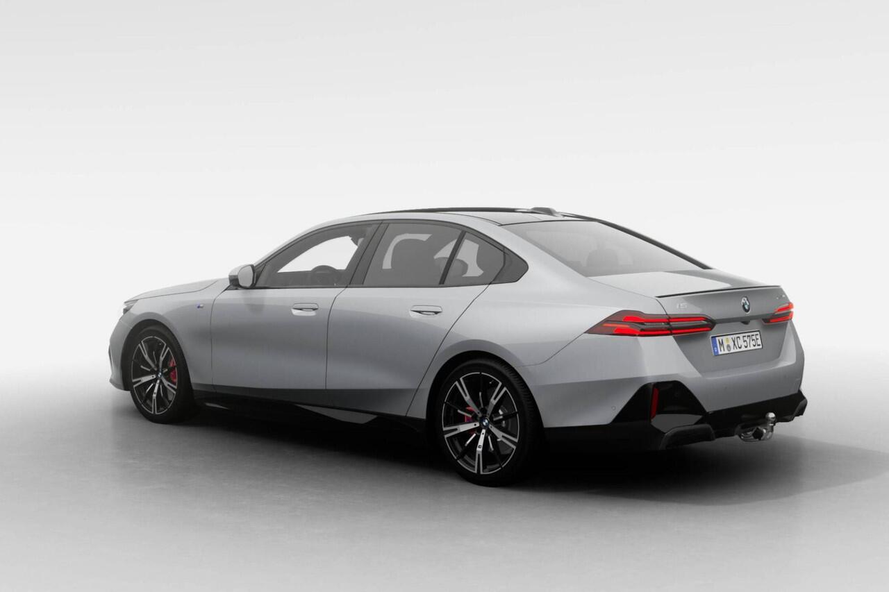 BMW i5 Sedan xDrive40 | M Sport Pro | Travel Pack | Comfort Pack | Trekhaak met elektrisch wegklapbare kogel | Showroomvoordeel | ElectricDeals