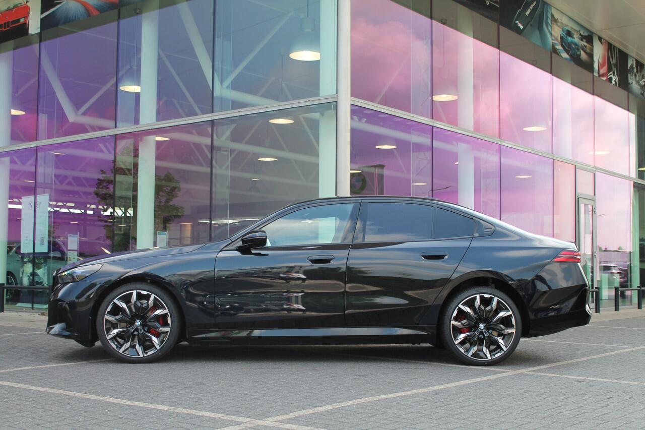 BMW i5 eDrive40 M Sport / Bowers & Wilkins / Adaptieve LED / Comfort Access / Stoelventilatie / Parking Assistant Plus / Stuurverwarming