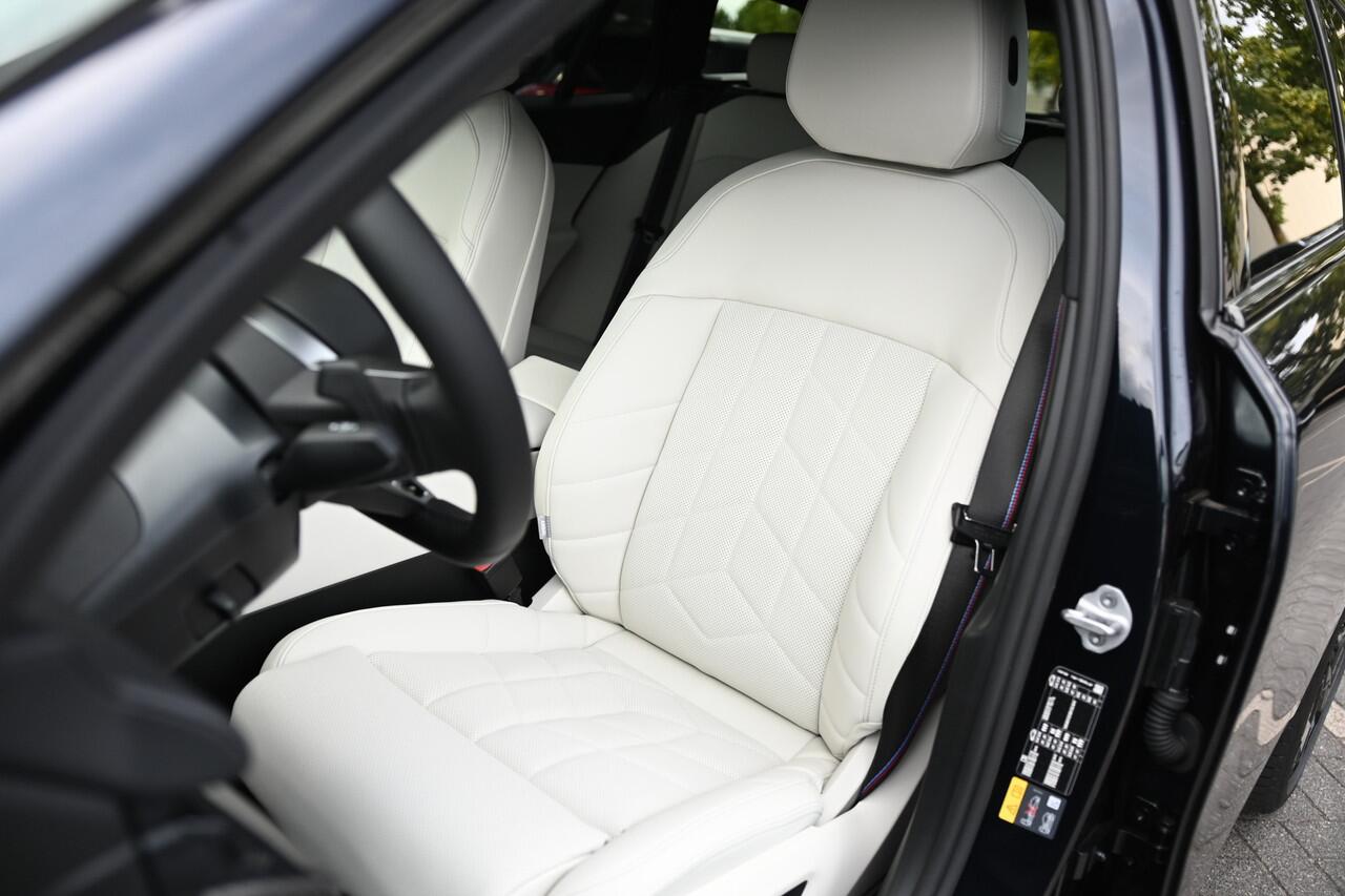 BMW i5 Touring eDrive40 M Sport / Panoramadak / Trekhaak / Bowers & Wilkins / Adaptieve LED / Stoelventilatie / Comfort Access / Parking Assistant Plus / Stuurverwarming