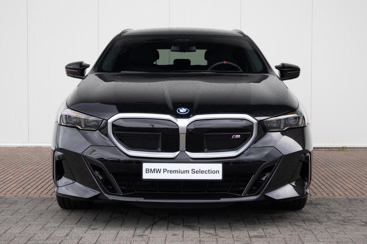 BMW i5 M60 xDrive 84 kWh Panoramadak/ Stoelventilatie/ Comfort Pack/ Driving Assistant Professional/