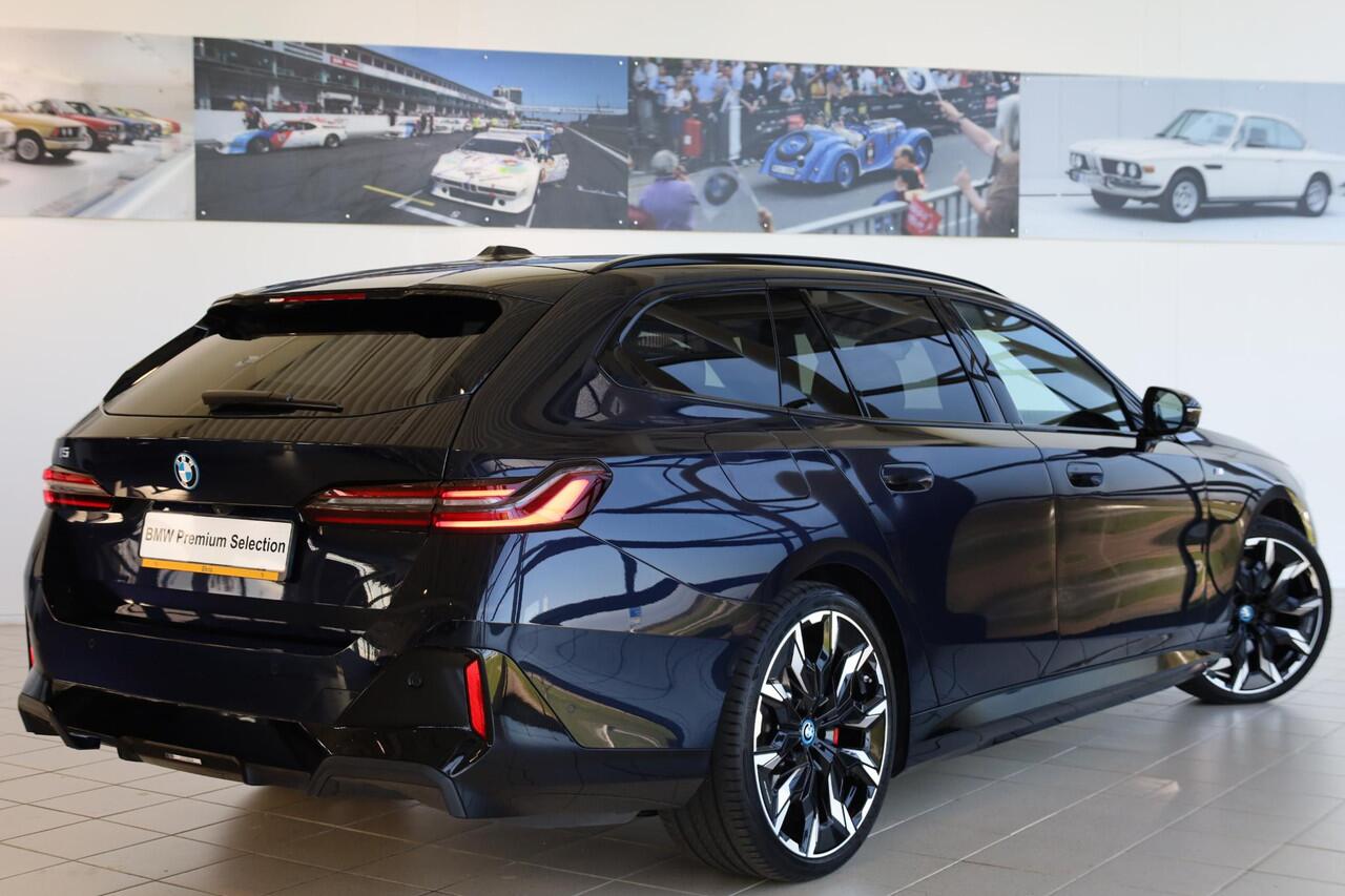 BMW i5 Touring eDrive40 | M Sportpakket Pro | Comfort Pack | Innovation Pack | Driving Assistant Plus | Comfortstoelen | Trekhaak