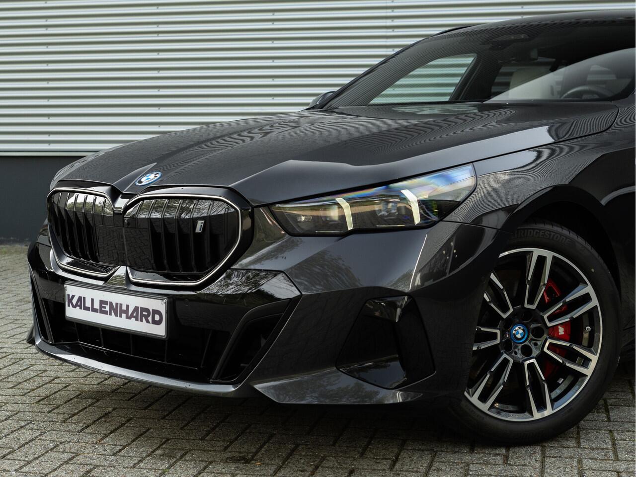 BMW i5 Touring eDrive40 M-Sport Pro - Onderstel Prof - Pano - Trekhaak - Driving Ass Prof