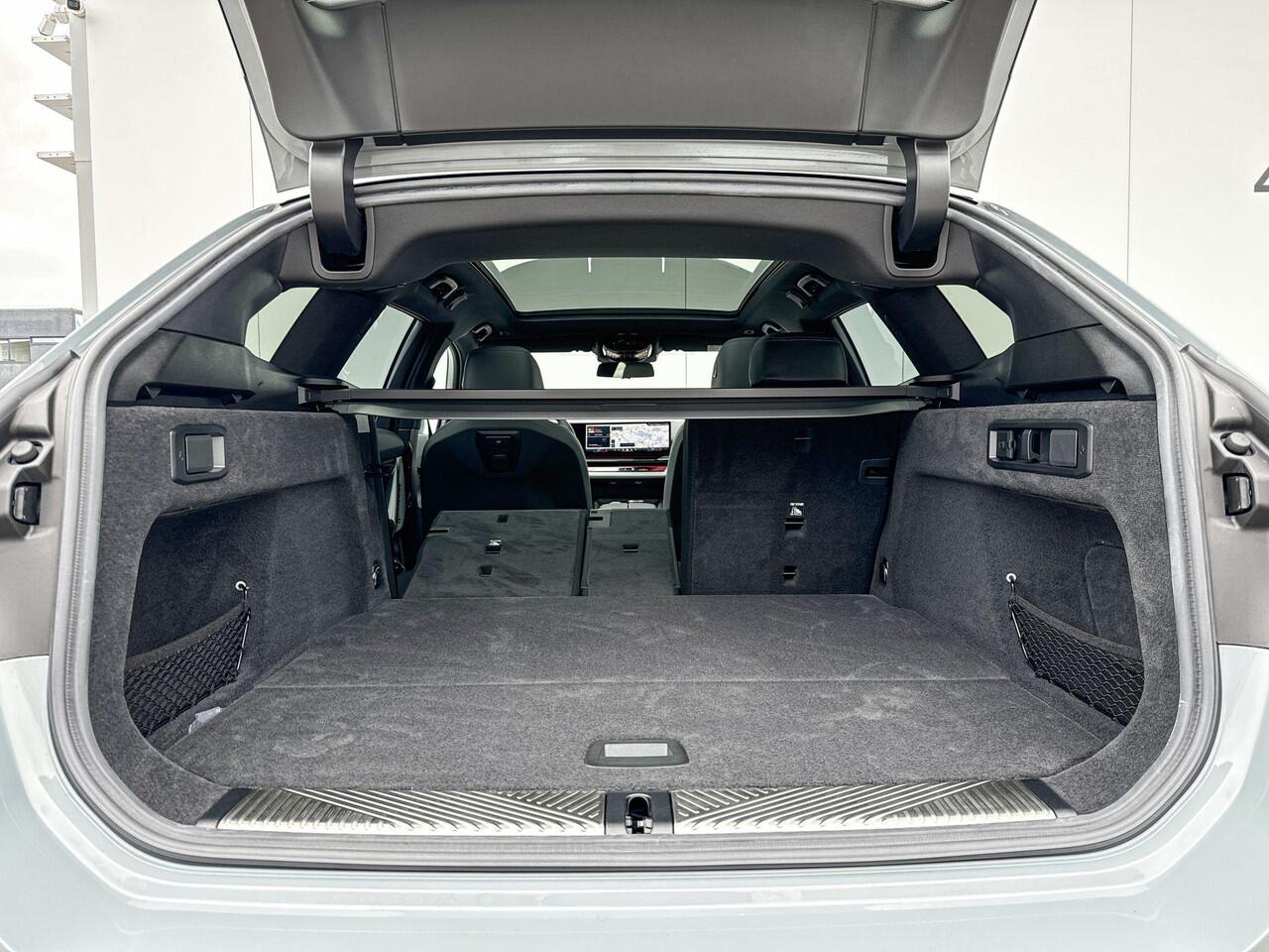 BMW i5 Touring eDrive40 M Sport Pro Glazen Dak / Harman Kardon / Comfortstoelen / Stoelventilatie / Iconic Glow / Getinte ramen / 20 Inch / Selections