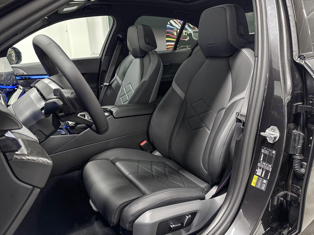 BMW i5 Sedan eDrive40 | M-Sport Pro | Travel Pack | Innovation Pack | Comfort Pack | Driving Assistant Plus | Bowers&Wilkins | Panoramadak | Comfort Access | Trekhaak