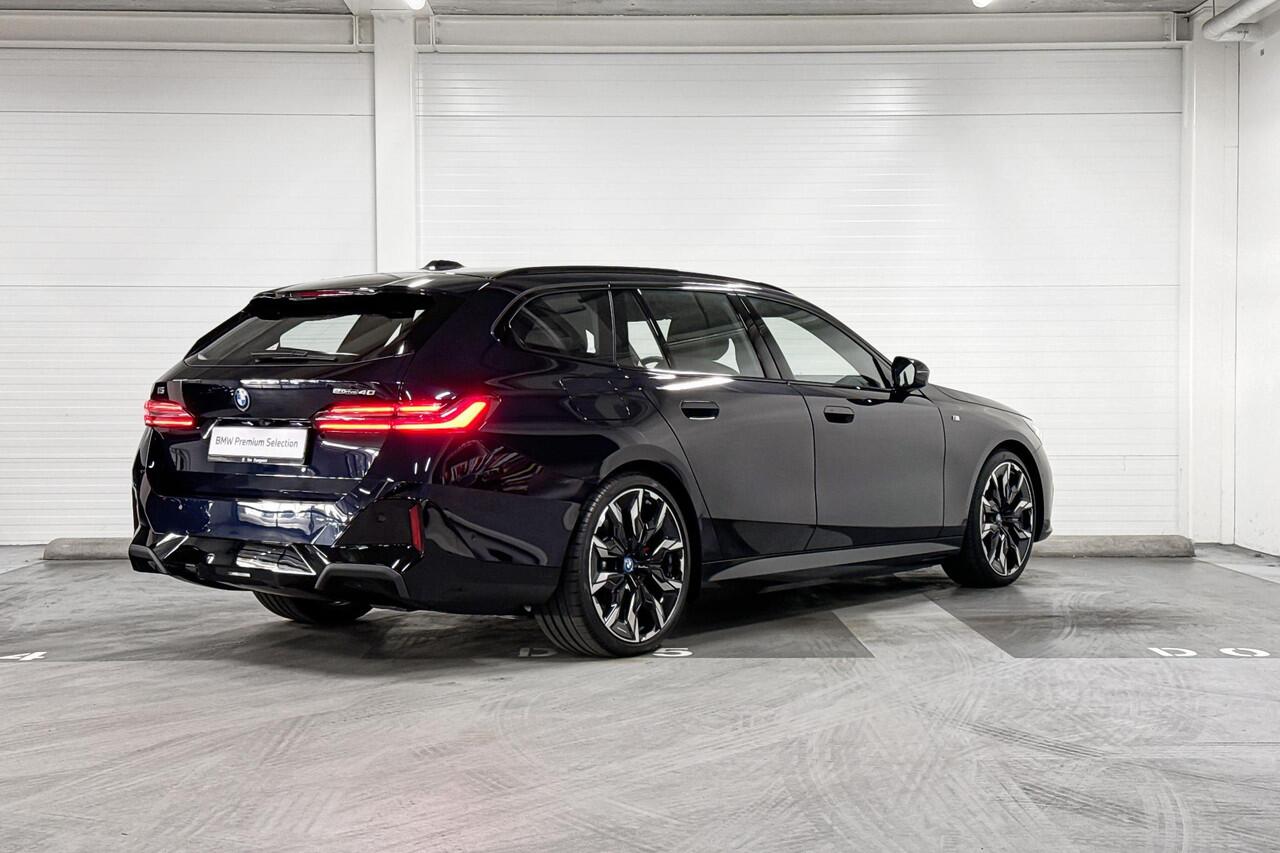 BMW i5 Touring eDrive40 | M-Sport Pro | Travel Pack | Innovation Pack | Comfort Pack | Driving Assistant Professional | Harman/Kardon | Comfort Access | Selections