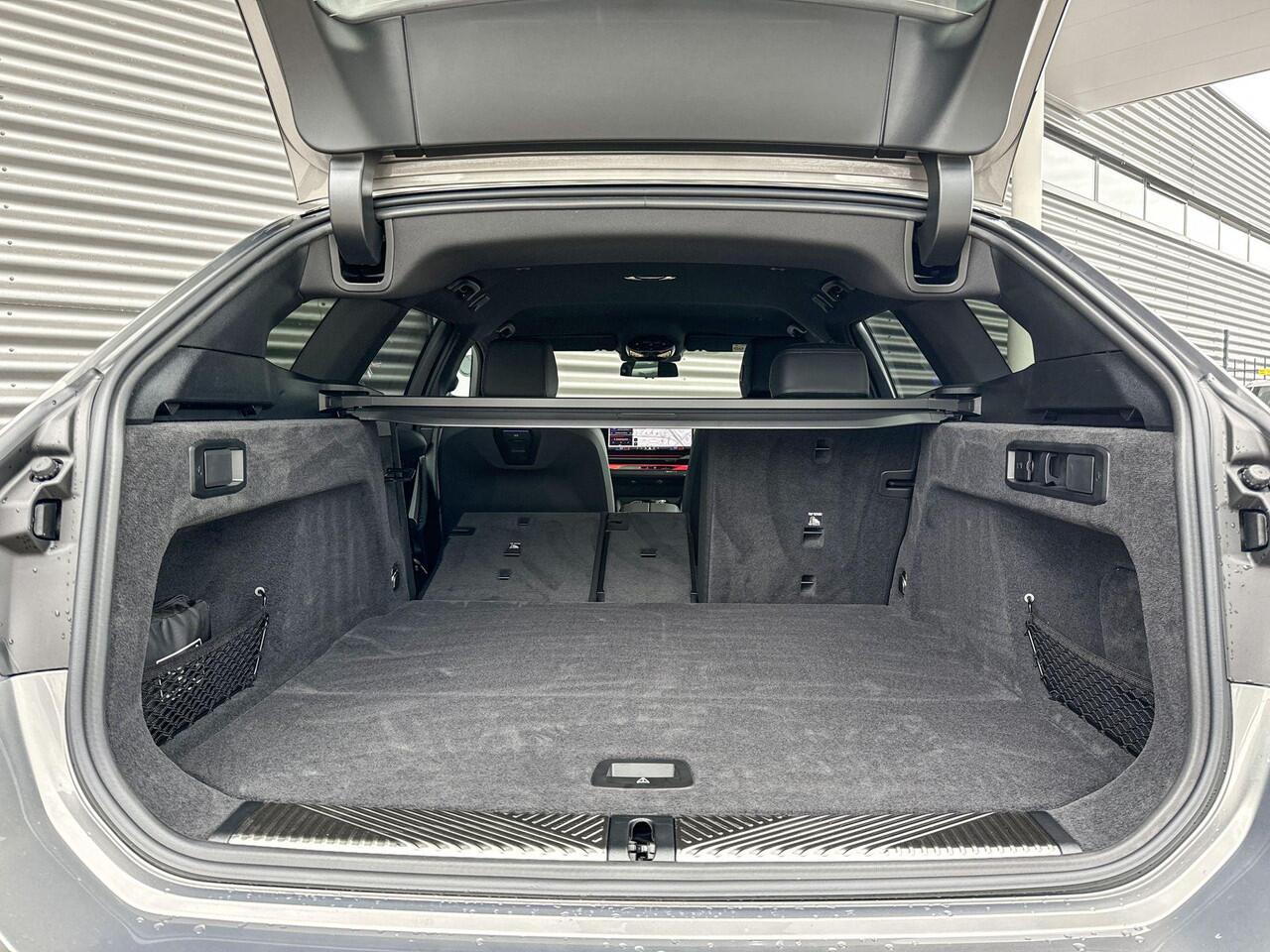 BMW i5 Touring eDrive40 M Sportpakket Pro / Innovation Pack / Travel Pack / Driving Assistant Professional