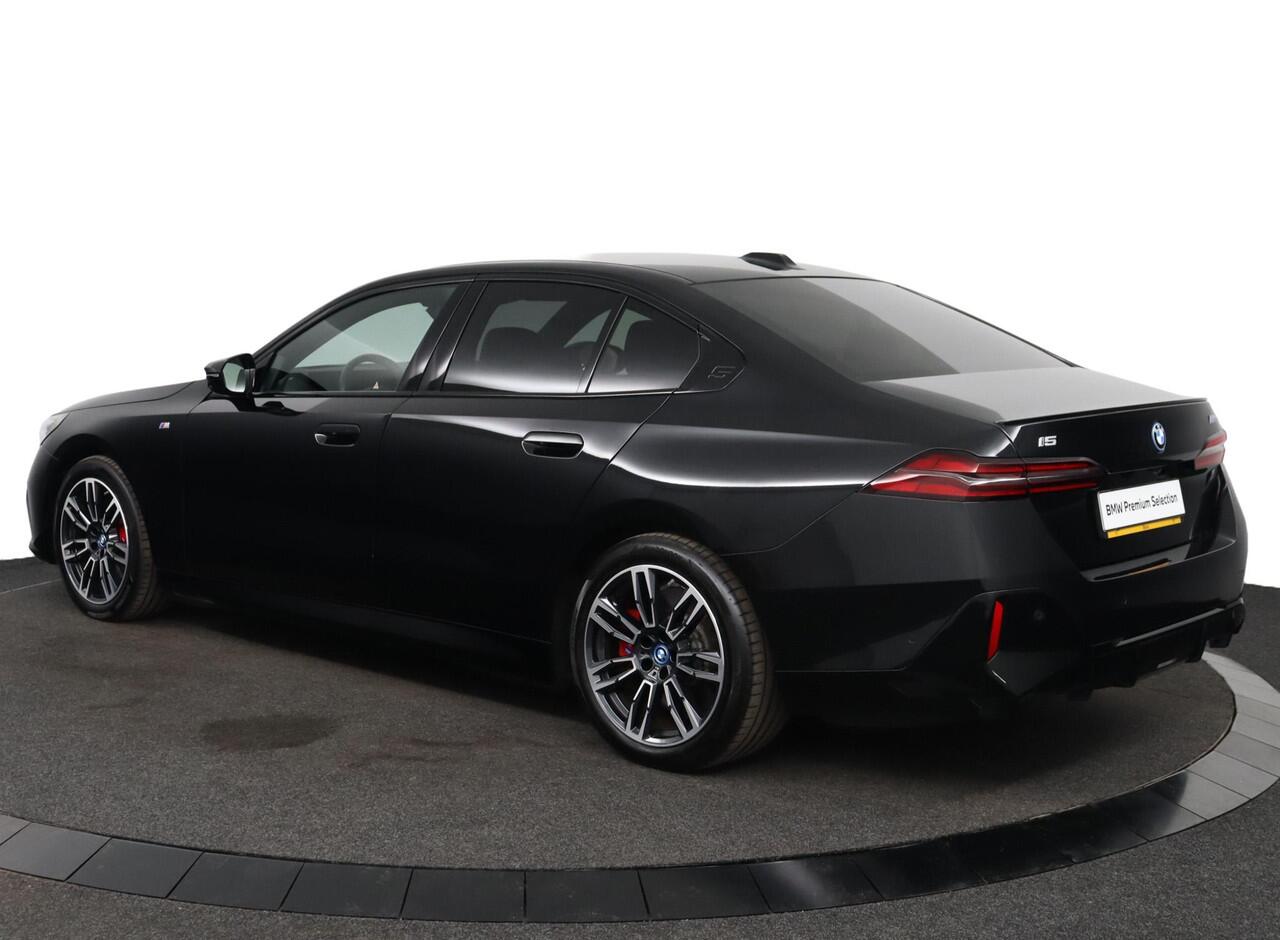 BMW i5 M60 xDrive 84 kWh M Sportpakket Pro | Stoelventilatie | Comfort Access | Trekhaak | Iconic Glow | Innovation Pack | Harman-Kardon