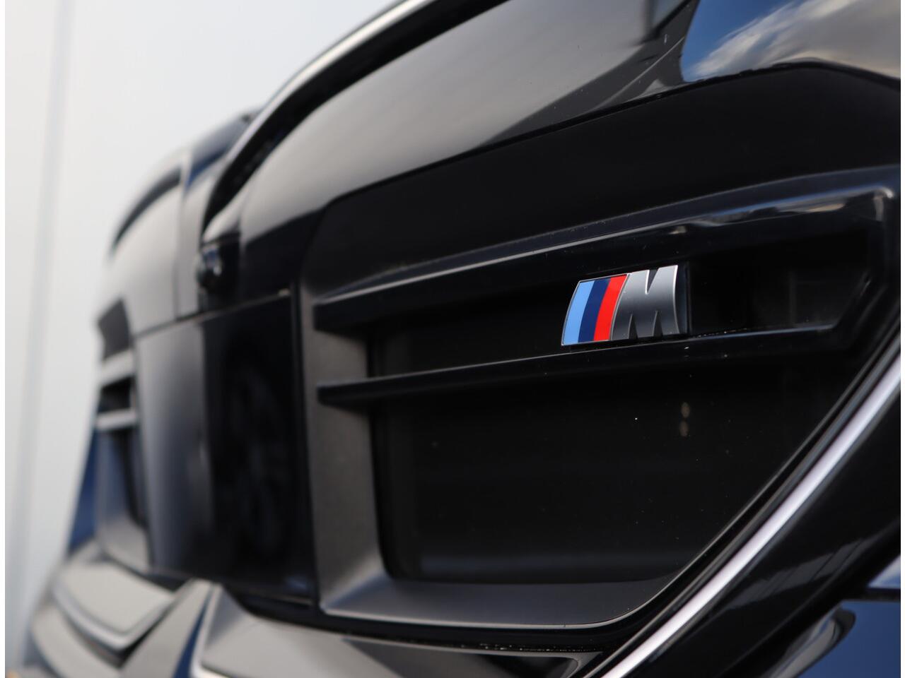 BMW i5 M60 xDrive 84 kWh | Pano | B&W | Achterasbestuuring | Head-Up | NAP