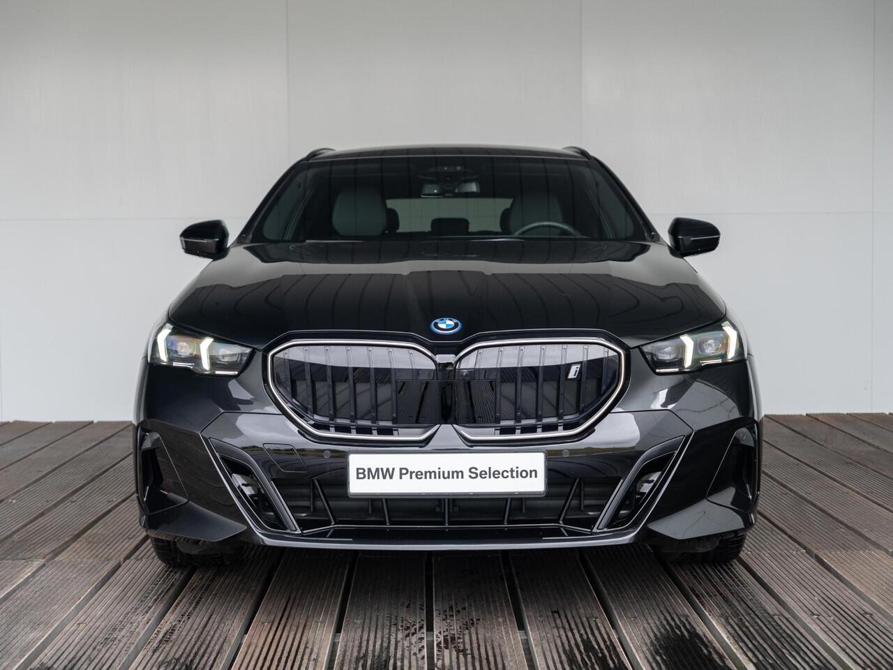 BMW i5 Touring eDrive40 | M Sportpakket Pro | Innovation Pack | Verwarmd Stuurwiel | Comfort Access | Panoramadak | Stoelventilatie | Bowers & Wilkins | 21'' | Trekhaak