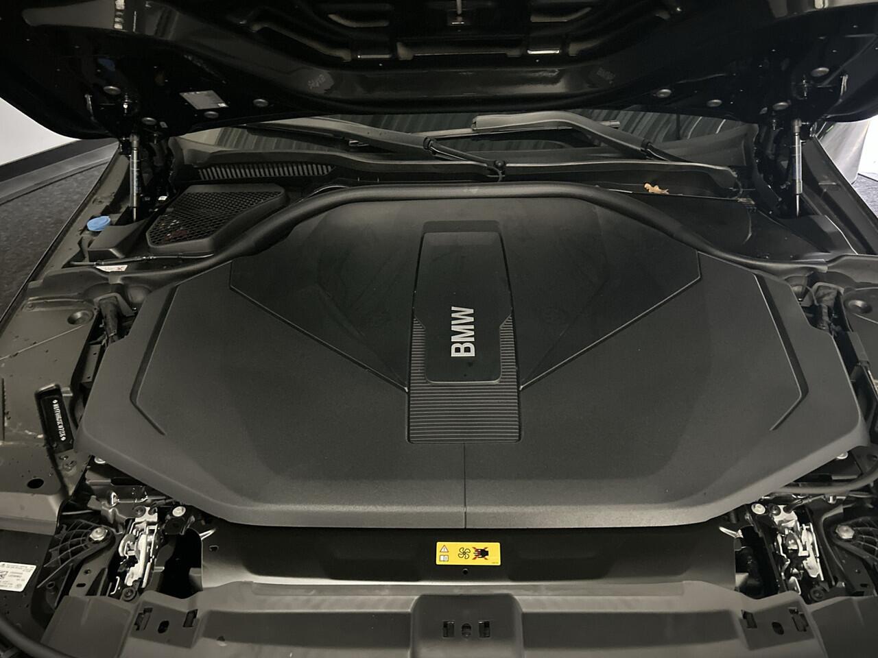 BMW i5 Touring eDrive40 M Sport Edition 84 kWh Glazen dak | Harman Kardon | Comfortstoelen | "20 inch Licht metalen velgen