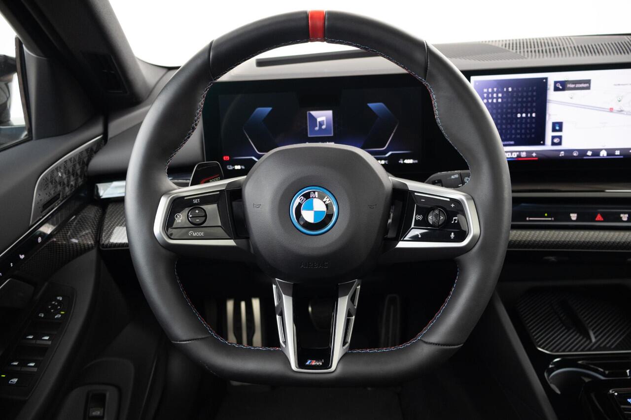 BMW i5 M60 xDrive 84 kWh Panoramadak - Stoelventilatie - Driving Assistant Professional