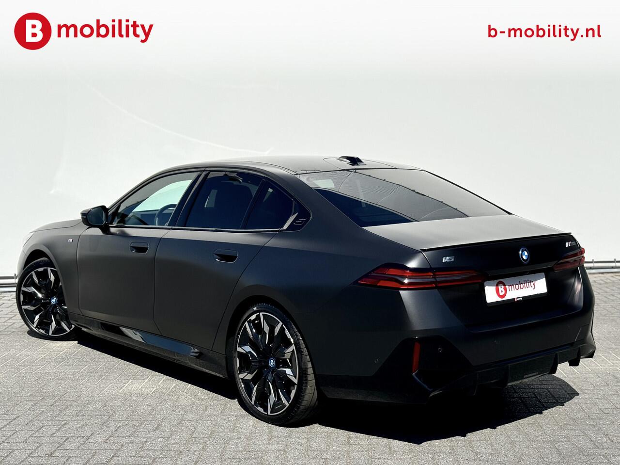 BMW i5 M60 xDrive M Sportpakket Pro Nw.prijs ¤135.592,- Trekhaak | Glazen Panoramadak | Driving Assistant Prof. | Parking Assistant prof. | Bowers & Wilkins Sound System