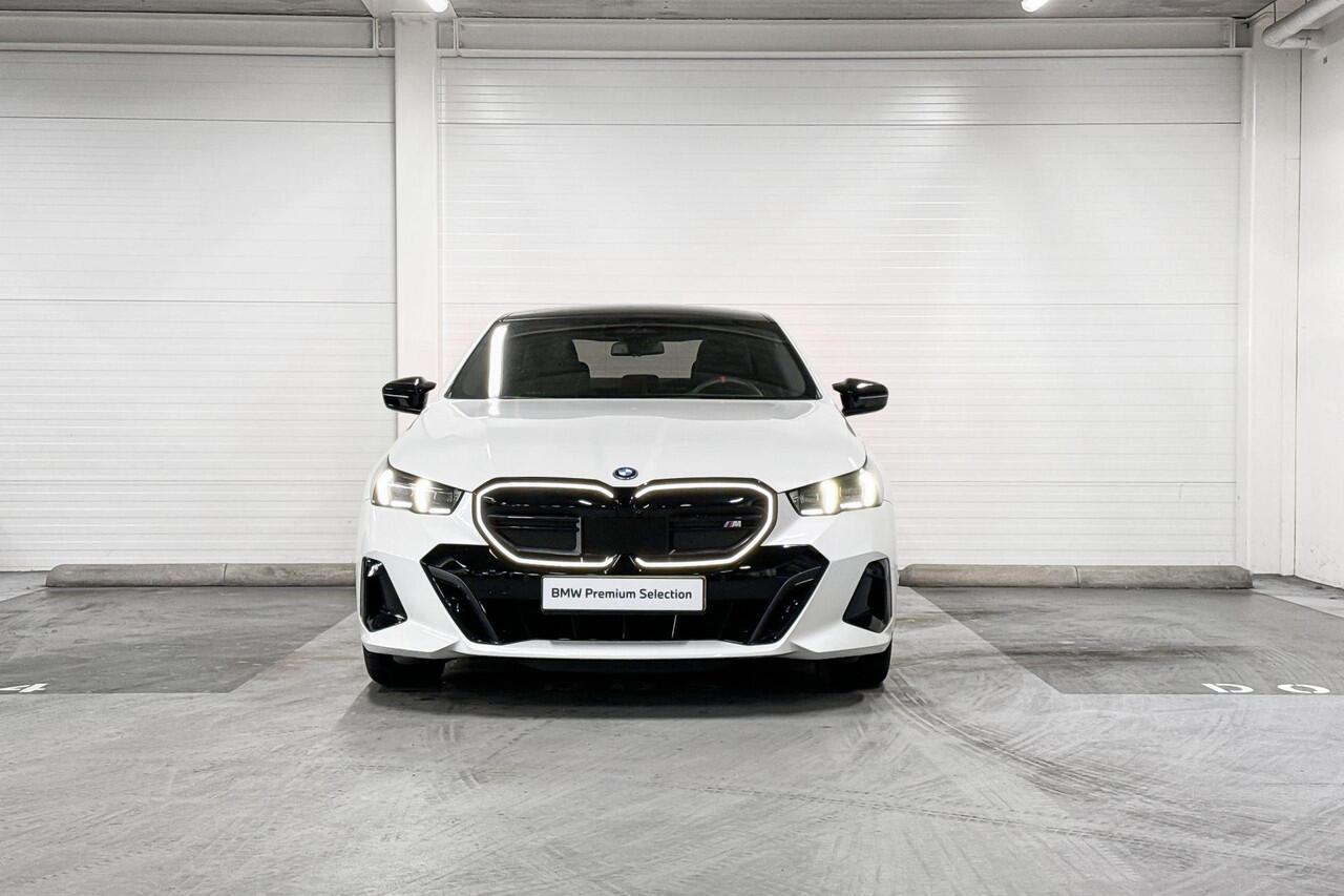 BMW i5 Sedan M60 xDrive 84 kWh | Selections