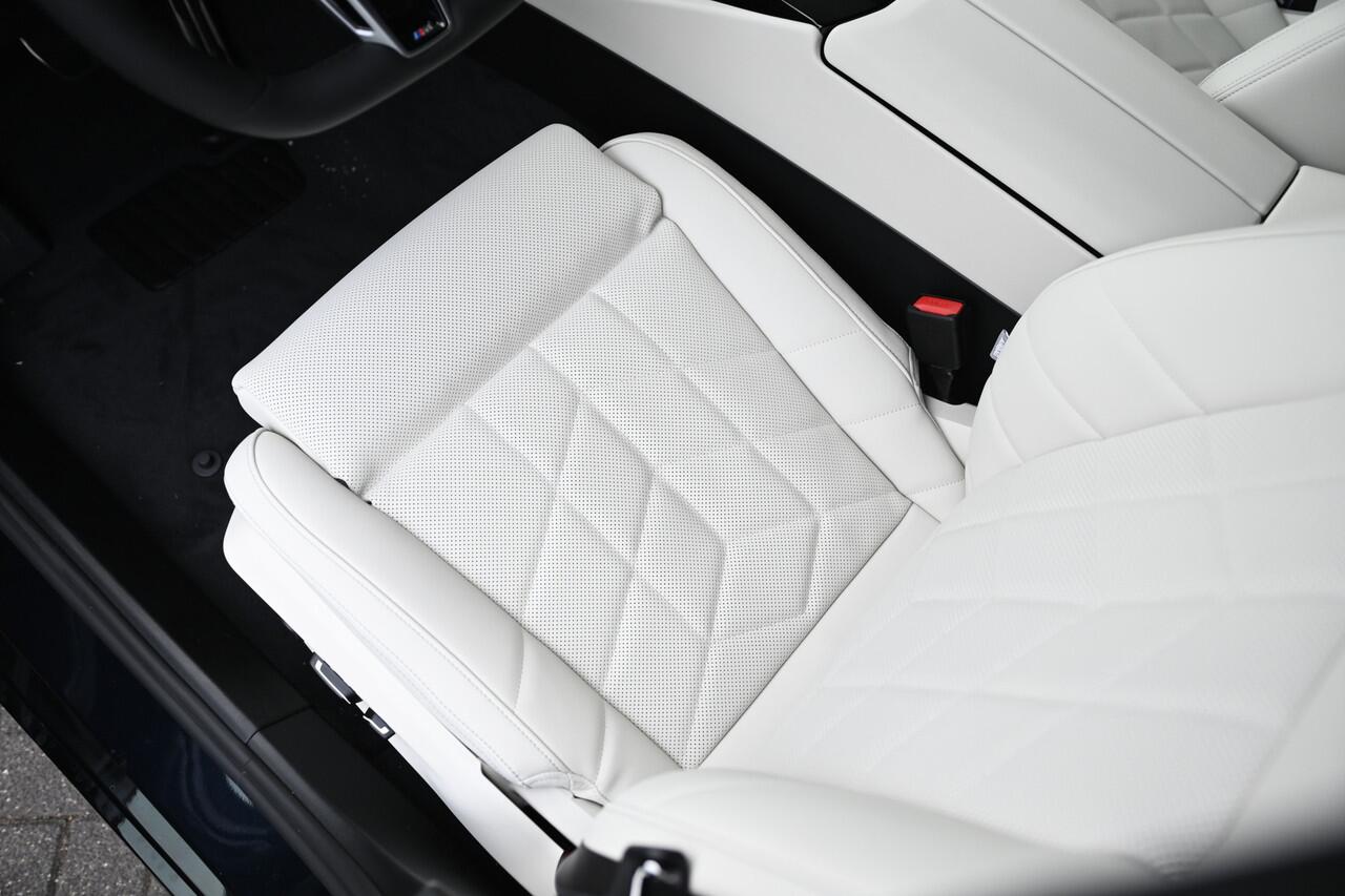 BMW i5 Touring eDrive40 M Sport / Panoramadak / Trekhaak / Bowers & Wilkins / Adaptieve LED / Stoelventilatie / Comfort Access / Parking Assistant Plus / Stuurverwarming