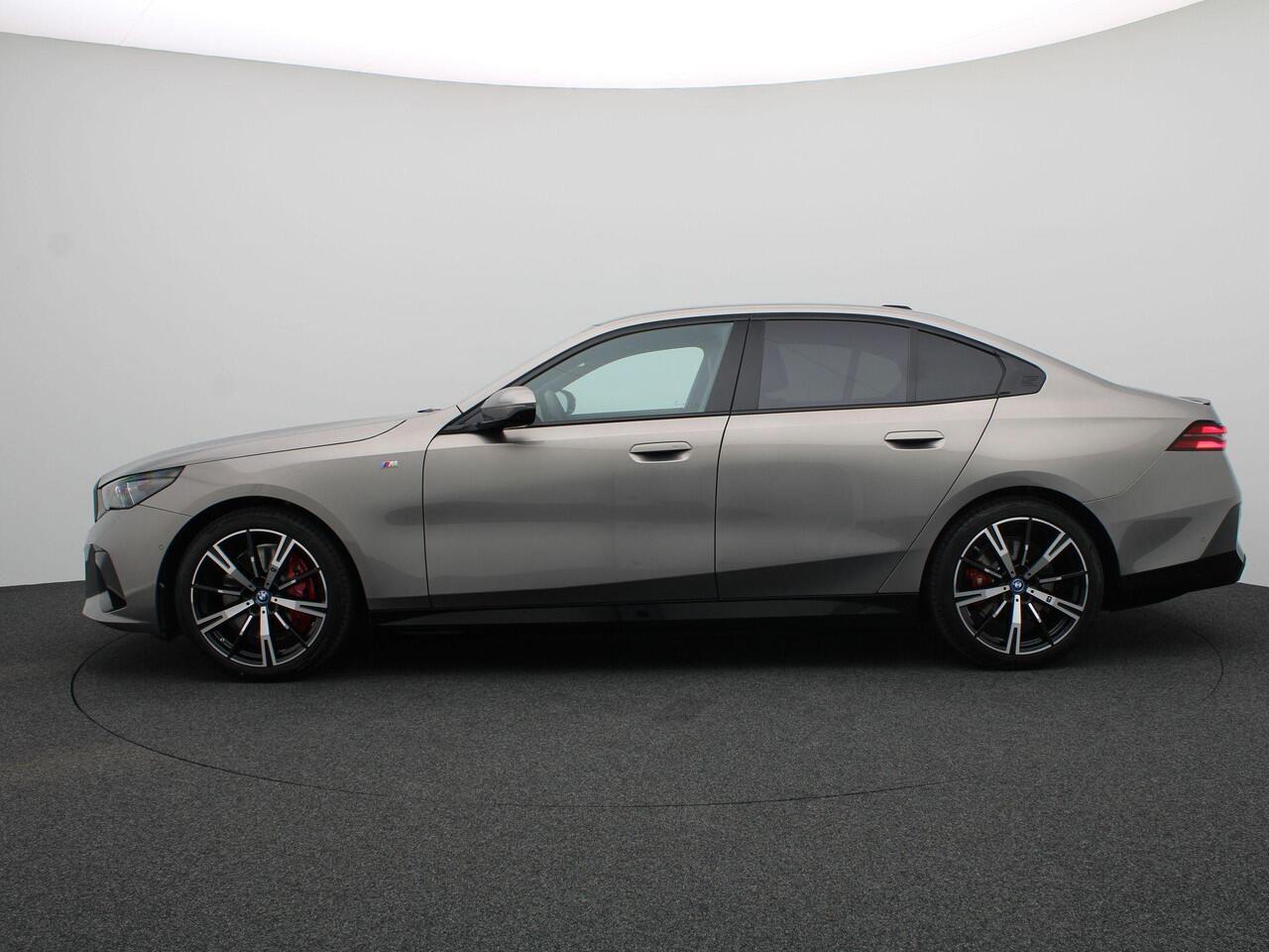 BMW i5 eDrive40 | M Sport Package | M Sport Package Pro | Equipment Package Pro | Travel Package | Comfort Package | Showroom Selection