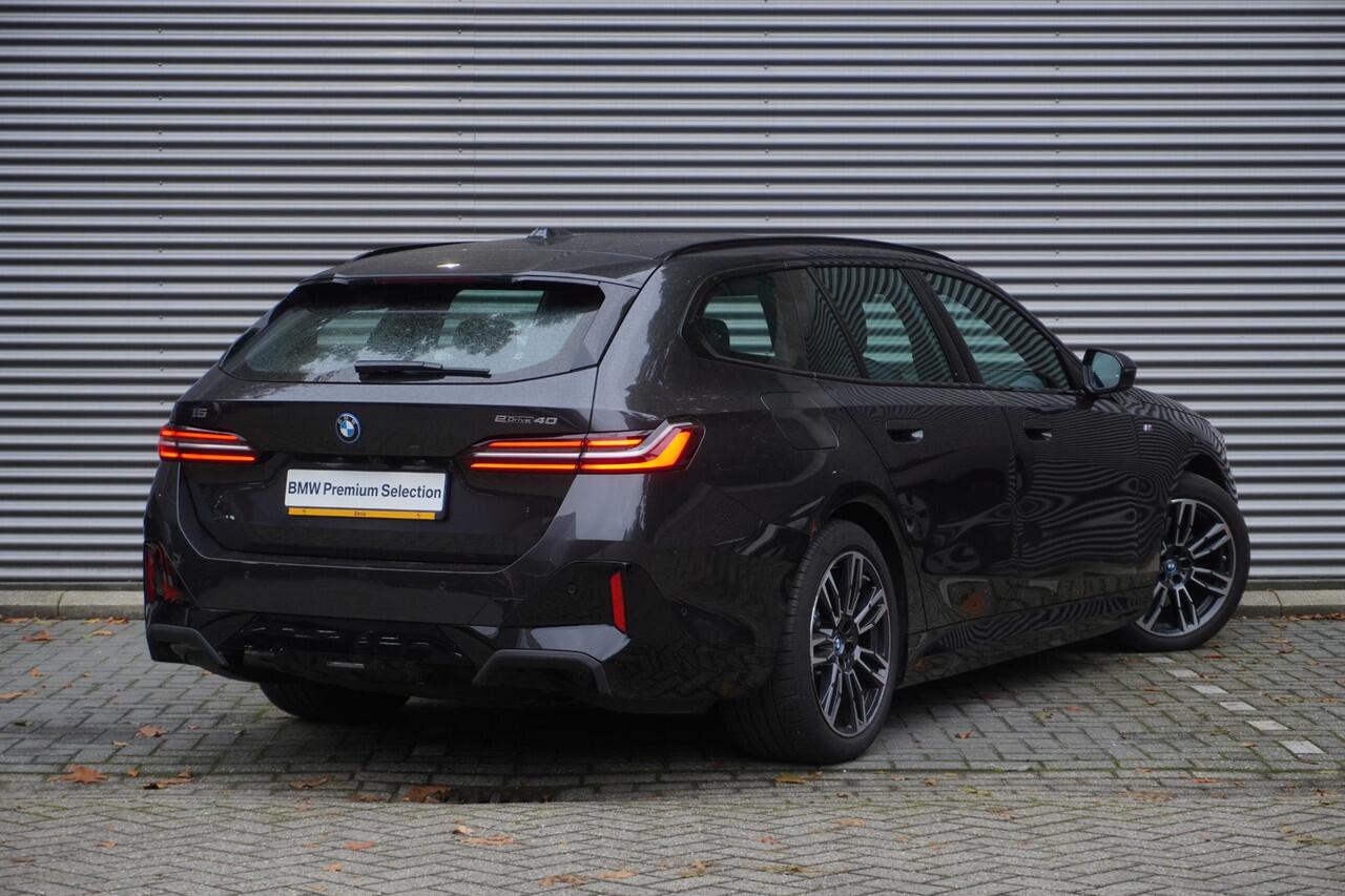 BMW i5 Touring eDrive40 M Sportpakket | Trekhaak met elektrisch wegklapbare kogel | Driving Assistant Plus | Parking Assistant | Alarmsysteem klasse 3