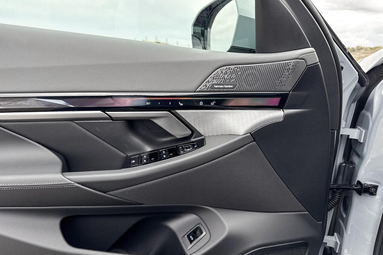 BMW i5 Sedan eDrive40 M Sport Edition | M Sport | Glazen Panoramadak | Head-up Display | Stoelventilatie | M Performance wielen