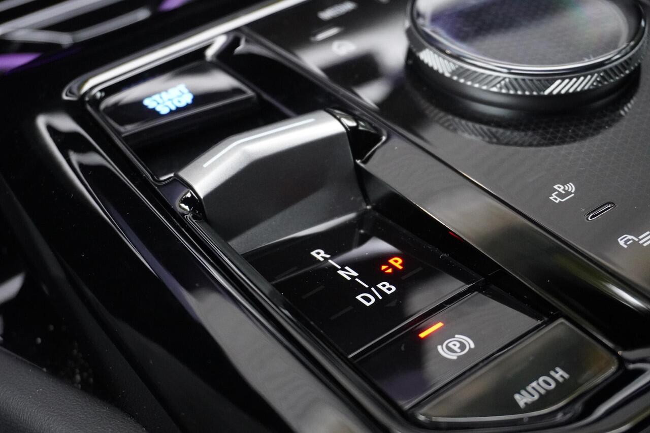 BMW i5 Touring eDrive40 M Sportpakket | Trekhaak met elektrisch wegklapbare kogel | Driving Assistant Plus | Parking Assistant | Alarmsysteem klasse 3