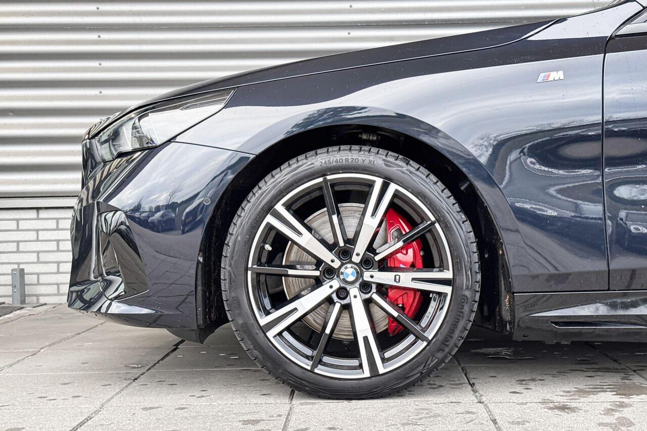 BMW i5 Touring xDrive40 M Sportpakket Pro / Innovation Pack / Travel Pack / Comfort Pack / Panoramadak / Bowers & Wilkins