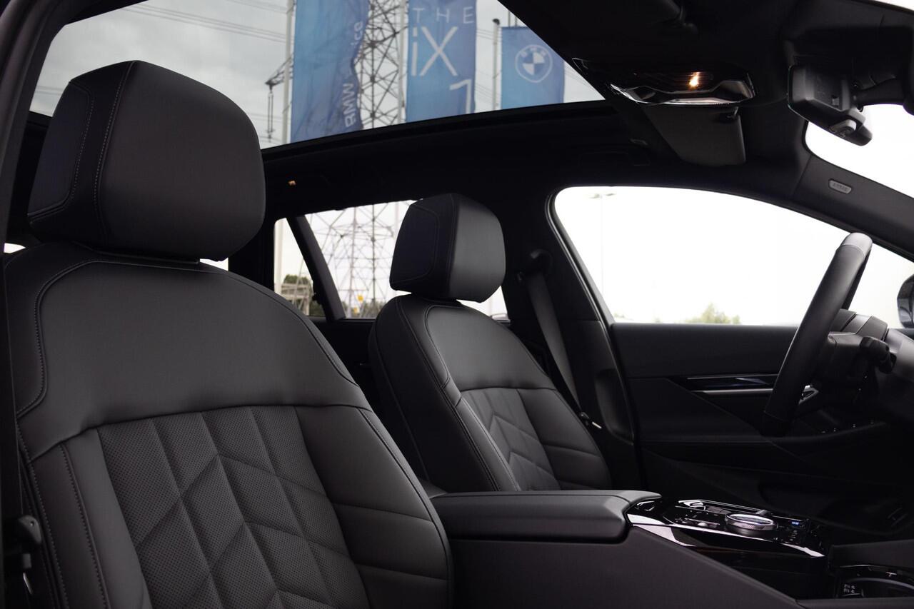 BMW i5 M60 xDrive 84 kWh Panoramadak - Stoelventilatie - Driving Assistant Professional