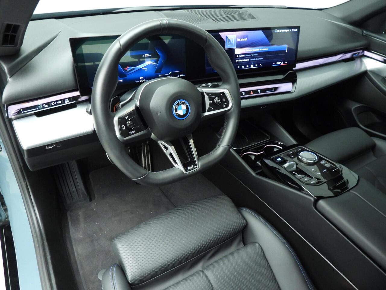 BMW i5 Sedan eDrive40 | M-Sportpakket | LED | Navigatie | Trekhaak | Active cruise | Sportstoelen | DAB | Alu 19 inch